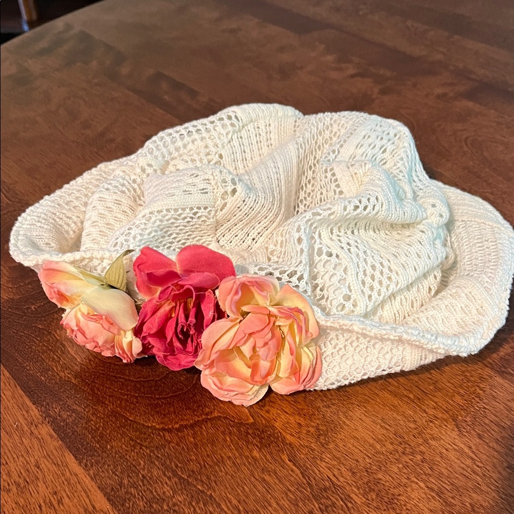 Vintage La Belle Cream Knit Hat with Pink Flowers. Fits little girl.